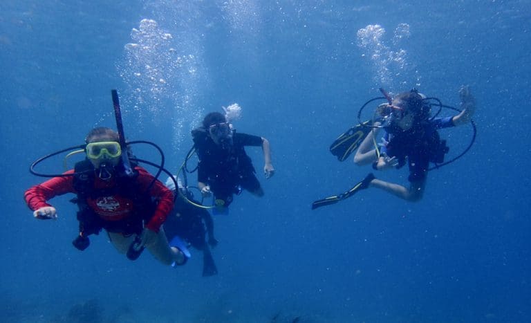 Kean Students Learn Scuba at Coki