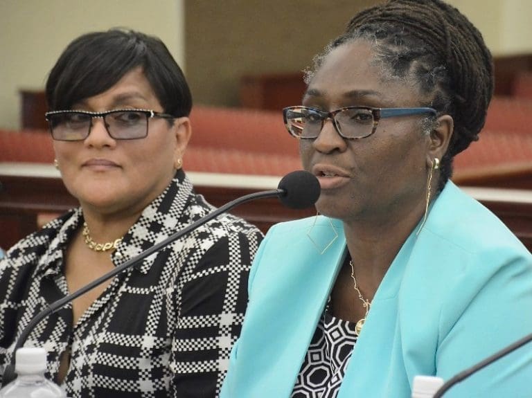 Senators, Administrators Would Like Schools to Start in Mid-August