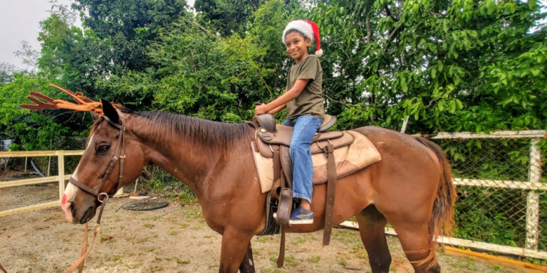 Golden Age Ranch Launches ‘Holly Neigh Photo Day’ Fundraiser