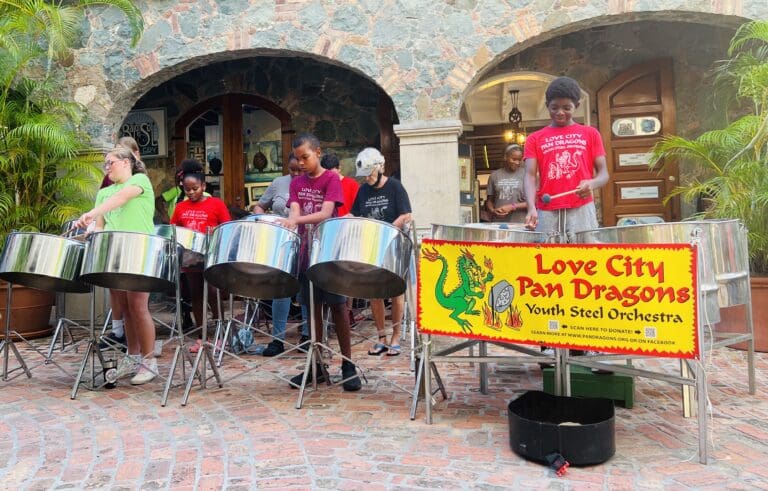 Mongoose Junction Kicks off Holiday Spirit with Evening in the Courtyard
