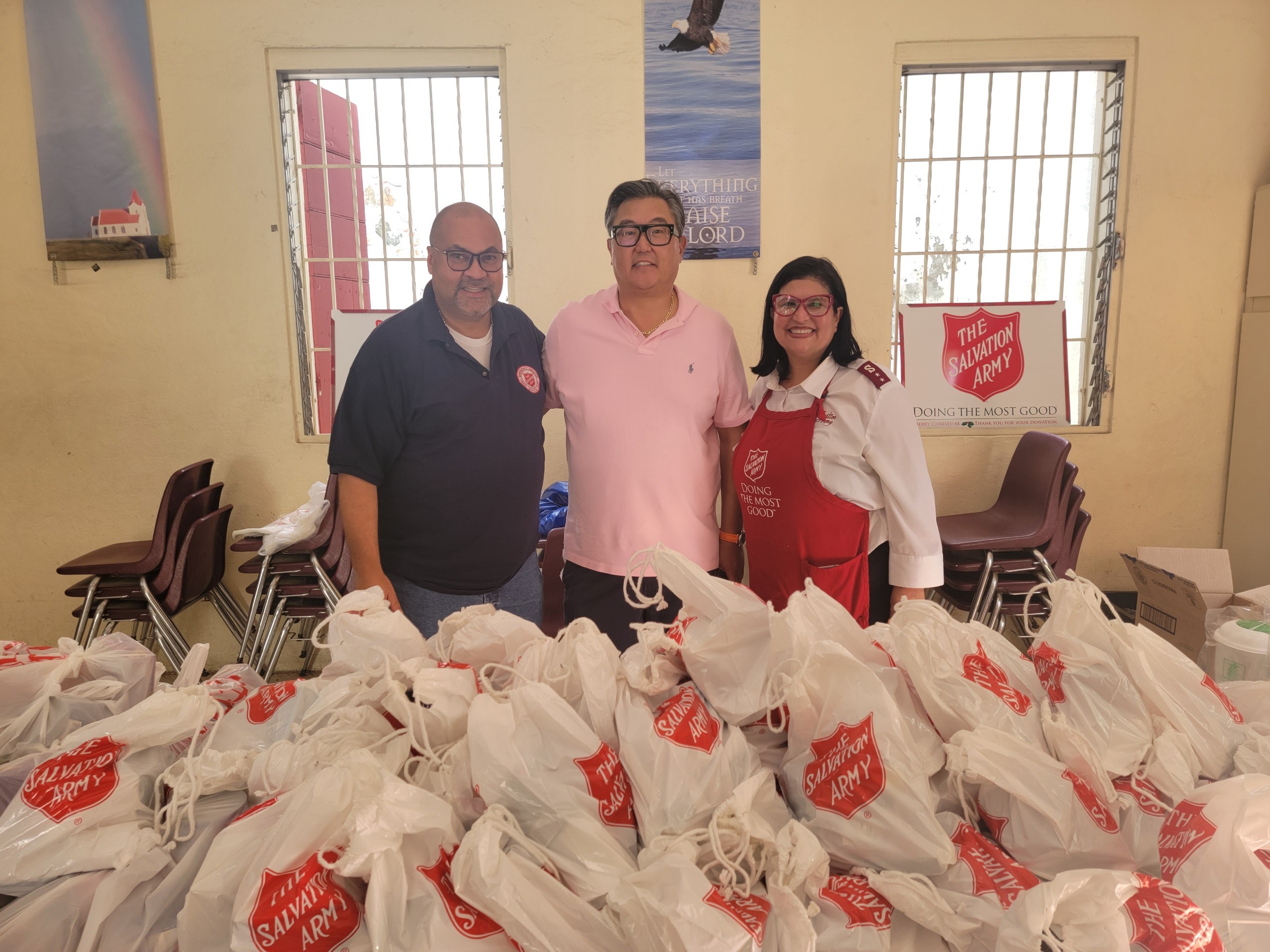 Captain Raul Rivera of The Salvation Army, Charles Kim of Alpine Securites, and Captain Wanda Rivera help serve Thanksgiving meals for The Salvation Army (Photo courtesy Alpine Securities)