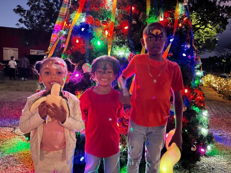 Photo Focus: Old-Fashioned Christmas Tree Lighting at Buddhoe Park Brings Cheer