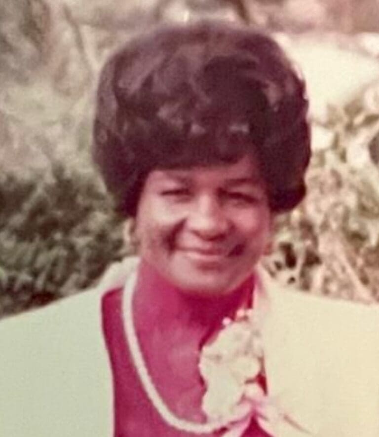 Amanda Scott White Dies