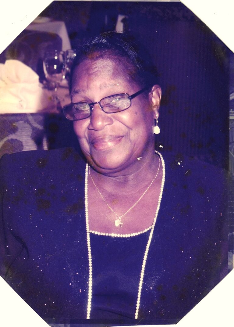 Esther Robles Leslie Dies at 86
