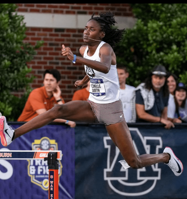 Michelle Smith Advances in the 400m Hurdles