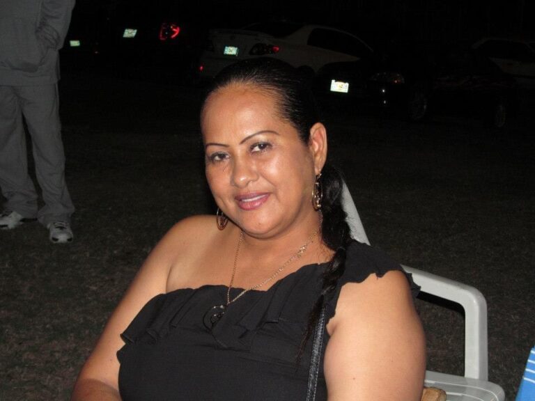 Amparo Navarro Dies at 63